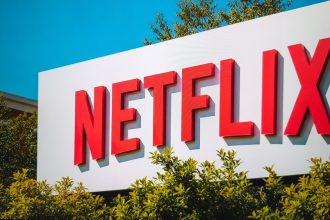 netflix-ceo-heads-to-white-house-amid-wbd-bid-fight