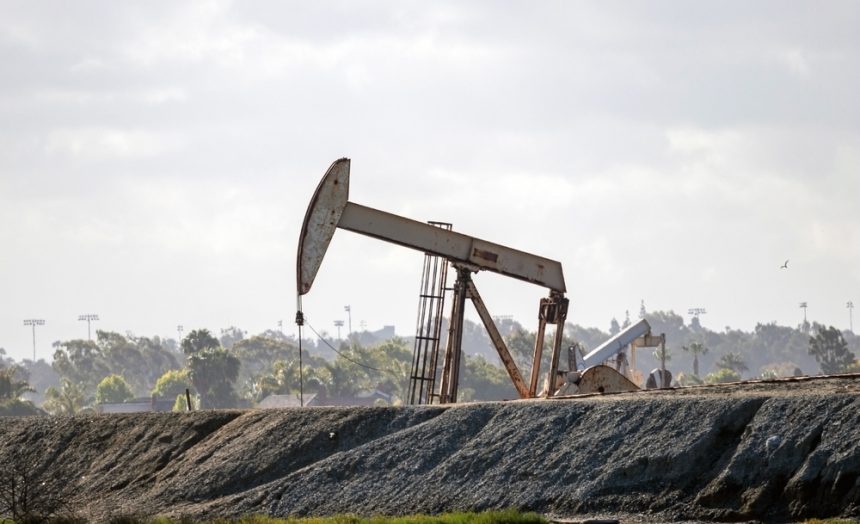 oil-eases-on-iran-hopes-as-commodities-shift