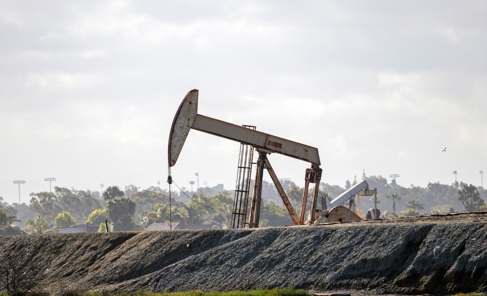 oil-eases-on-iran-hopes-as-commodities-shift