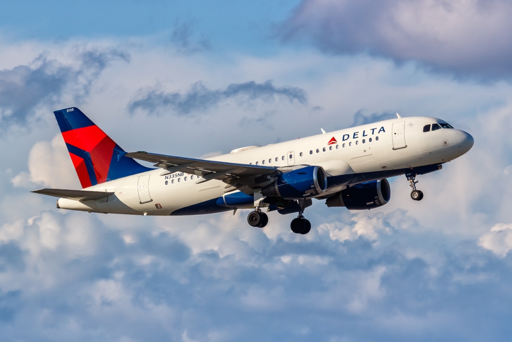 airlines-raise-outlook-on-strong-travel-demand