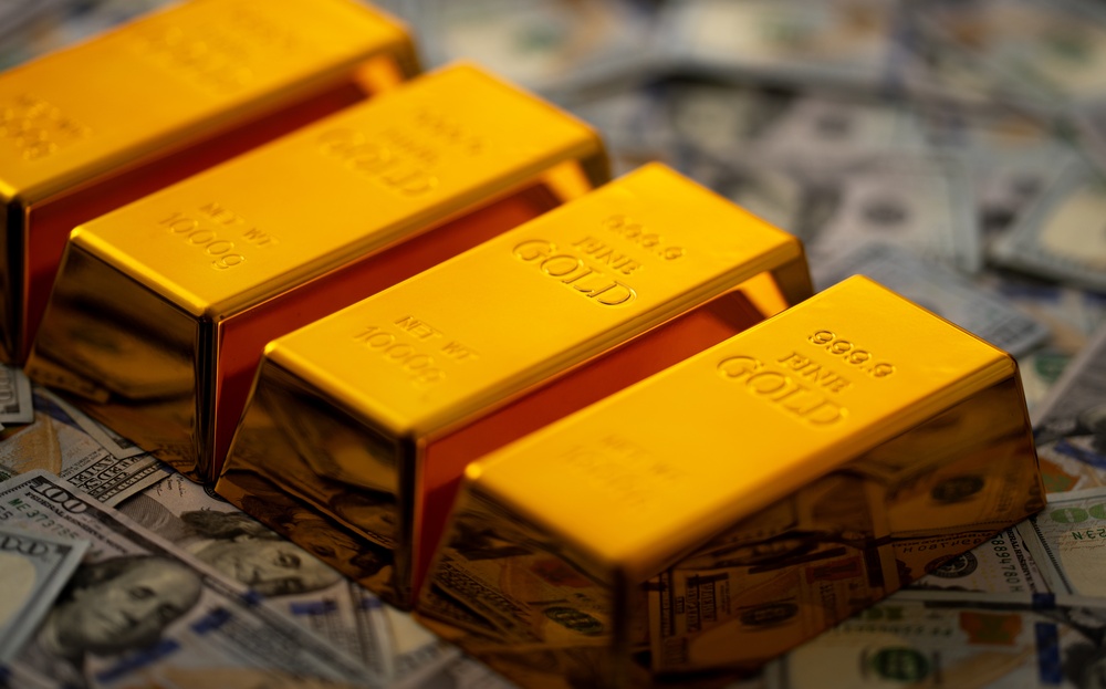gold-holds-above-5400-as-experts-eye-march-gains