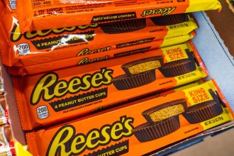 reese-heir-challenges-hershey-over-“skimpflation”-shift