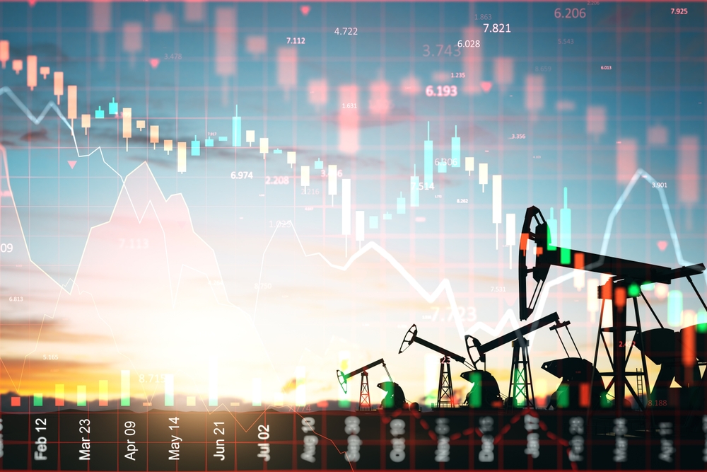 oil-falls,-but-hormuz-risk-still-hangs-over-markets